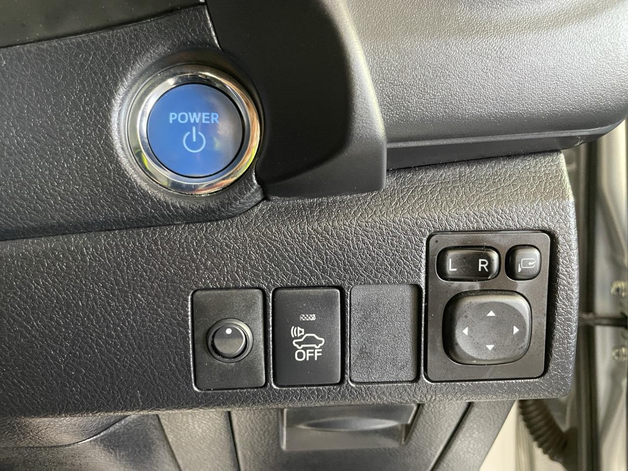 2016 Toyota Auris Corolla Hybrid G Hatchback REVERSING CAMERA + AUTO LIGHTS + PUSH BUTTON START