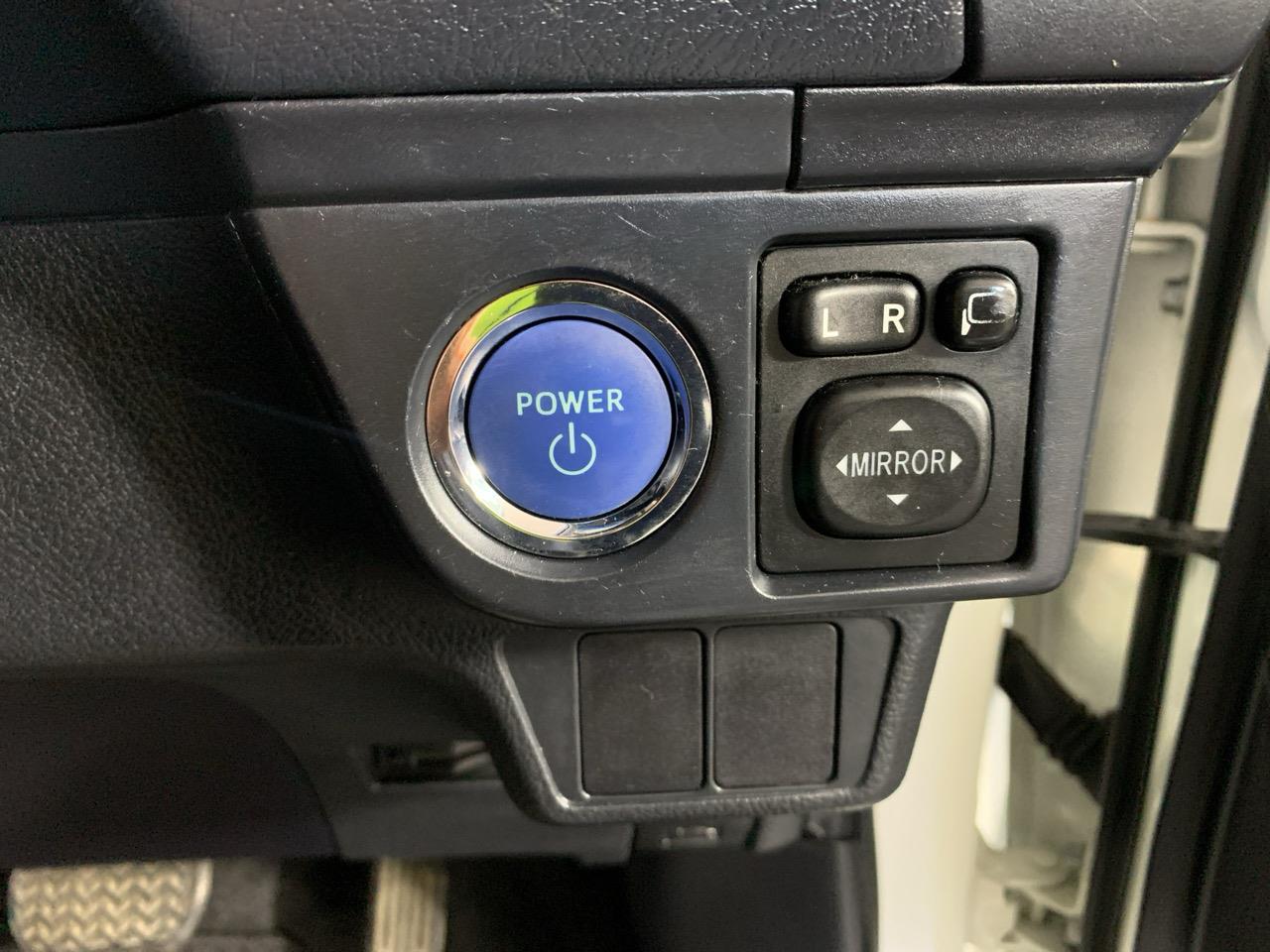 2013 Toyota Corolla Fielder Hybrid Station Wagon PUSH BUTTON START + AUTO LIGHTS