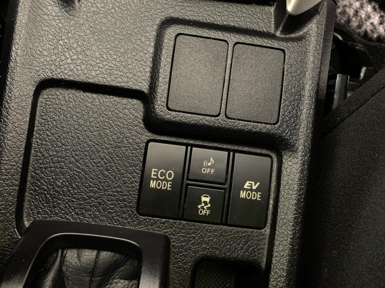 2013 Toyota Corolla Fielder Hybrid Station Wagon PUSH BUTTON START + AUTO LIGHTS