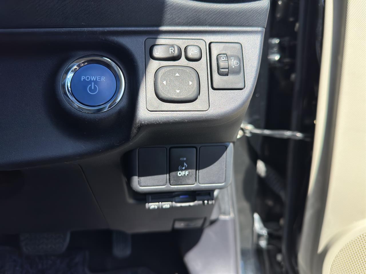 2014 Toyota Aqua G Hatchback SMART KEY + REVERSING CAMERA