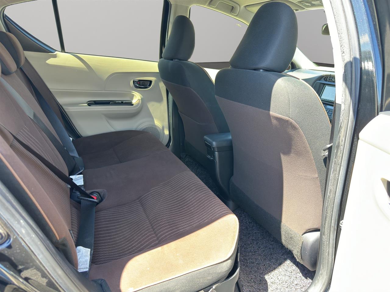 2014 Toyota Aqua G Hatchback SMART KEY + REVERSING CAMERA