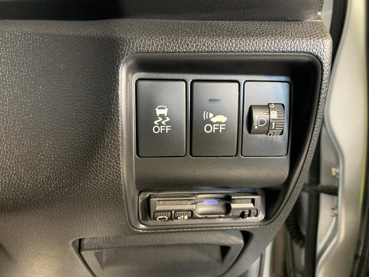 2014 Honda Grace Hybrid EX Sedan LOW KMS + PUSH START + GREAT FUEL EFFICIENCY