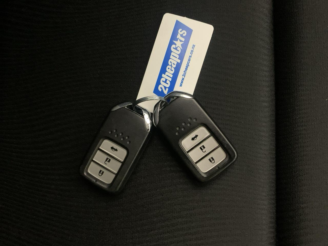 2014 Honda Grace Hybrid EX Sedan LOW KMS + PUSH START + GREAT FUEL EFFICIENCY