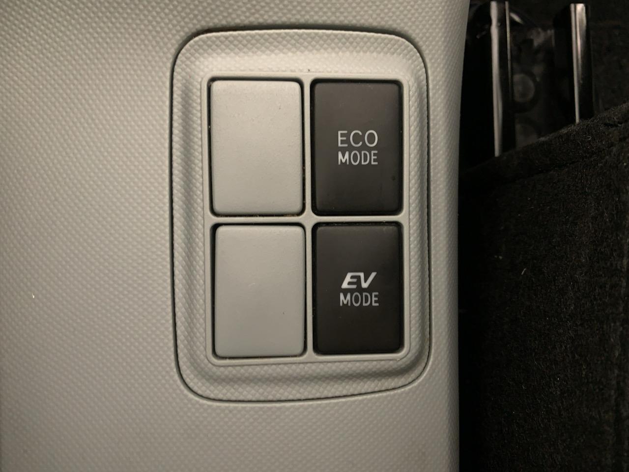 2013 Toyota Aqua S Hatchback REVERSING CAMERA + PUSH BUTTON START + AUTO LIGHTS