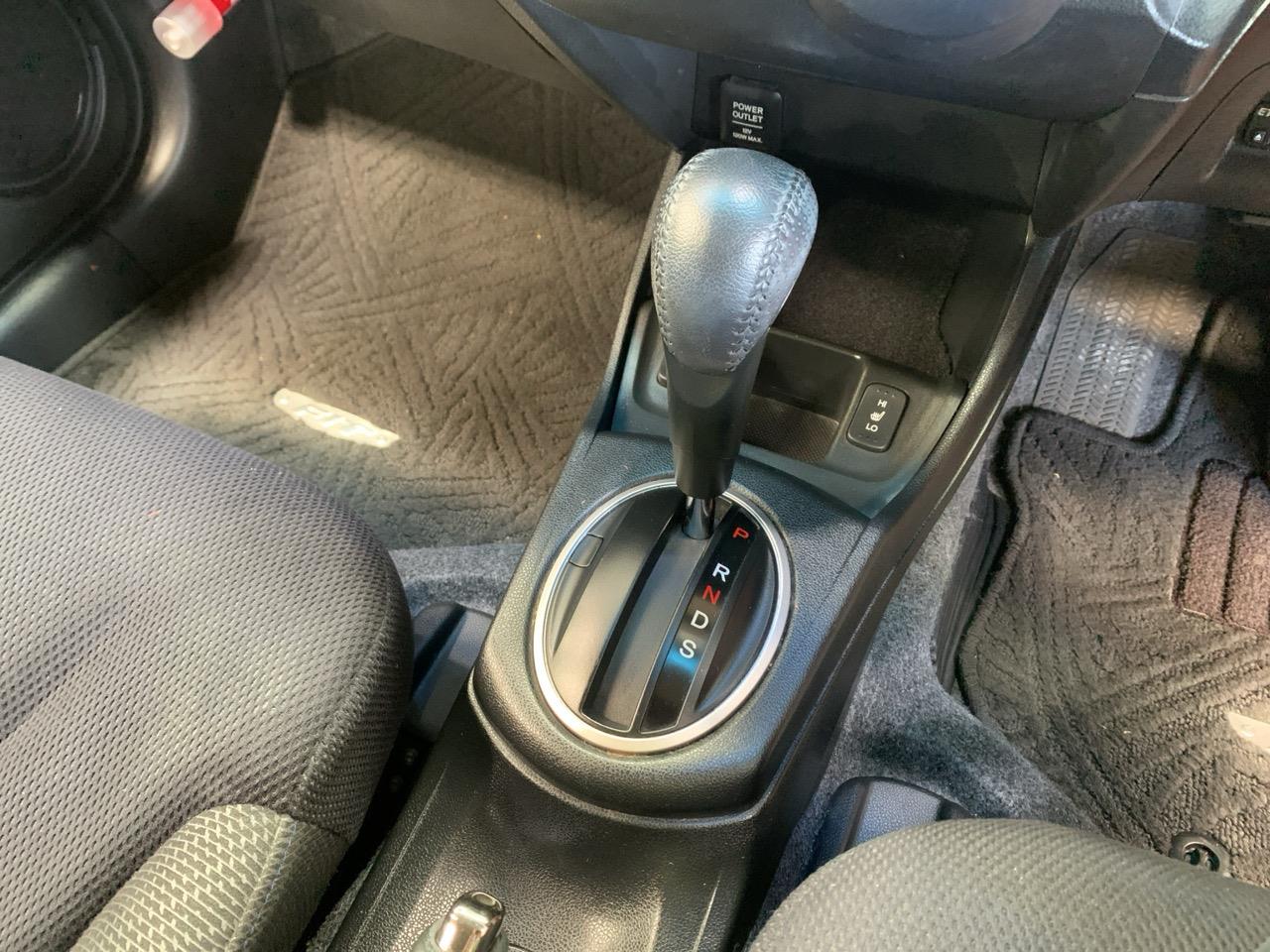 2012 Honda Fit Jazz hybrid Hatchback CRUISE CONTROL + HEATED SEATS