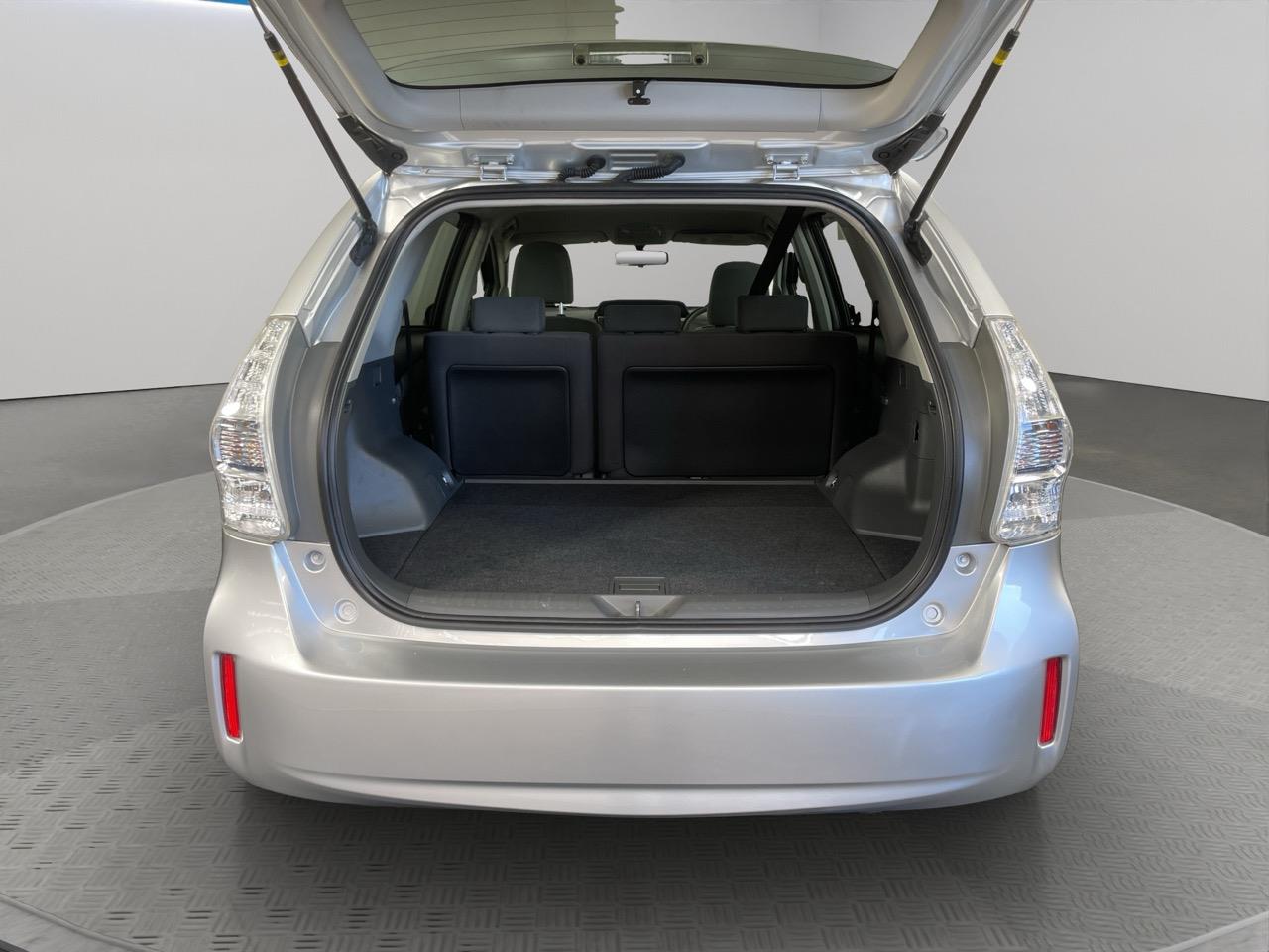 2012 Toyota Prius Alpha S Station Wagon REVERSING CAMERA + AUTO LIGHTS + PUSH START