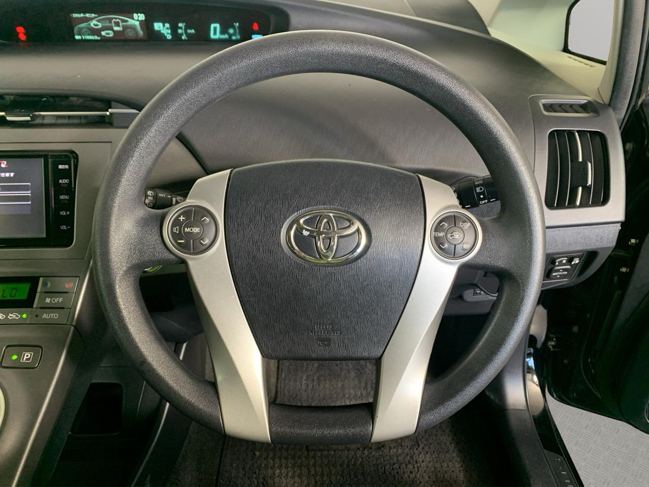 2014 Toyota Prius S Hatchback REVERSING CAMERA + PUSH BUTTON START + AUTO LIGHTS