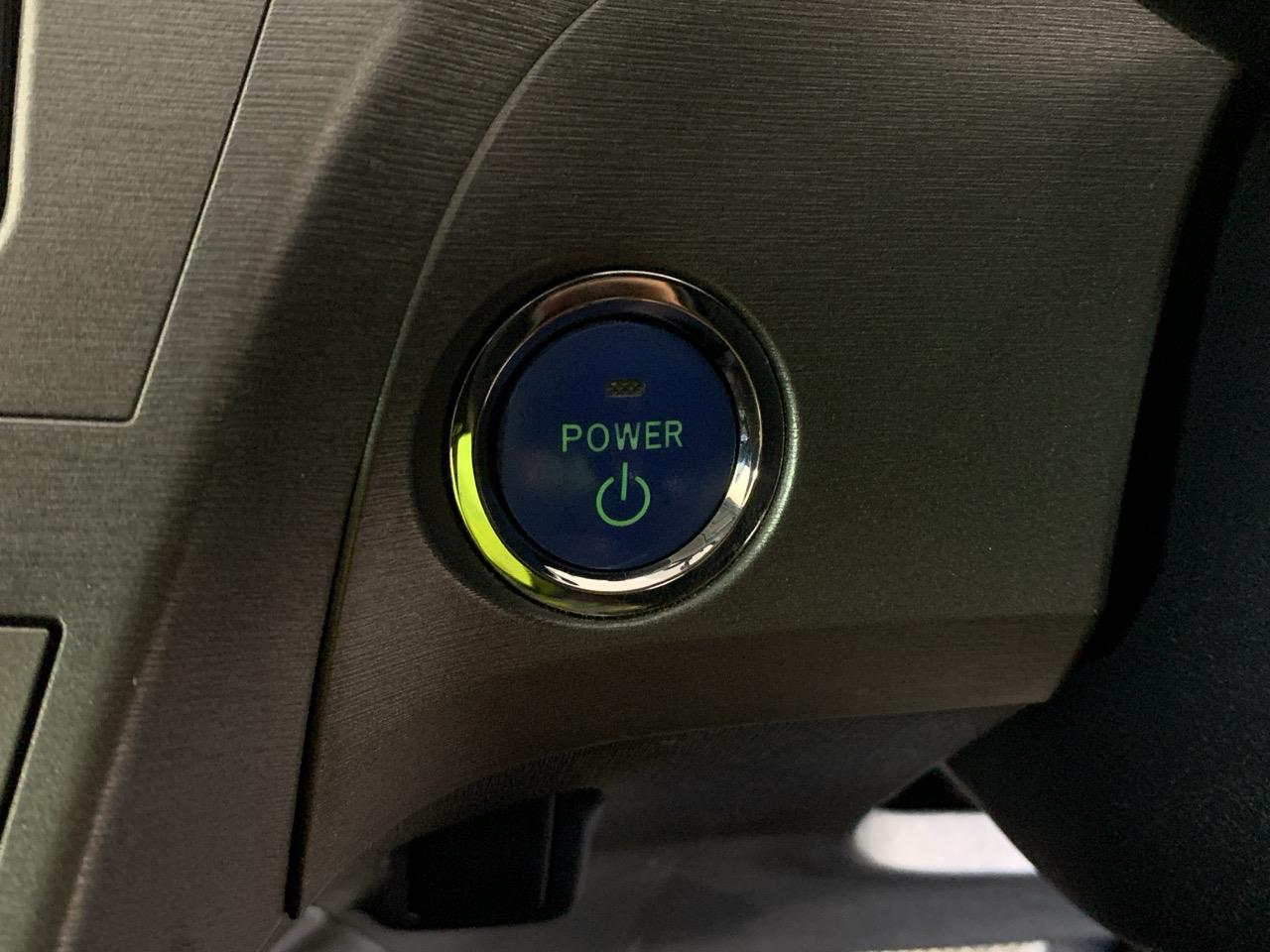 2014 Toyota Prius S Hatchback REVERSING CAMERA + PUSH BUTTON START + AUTO LIGHTS