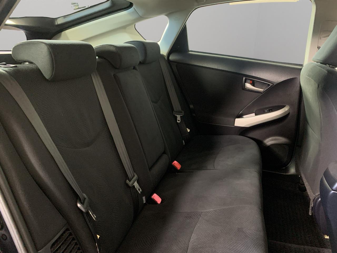 2014 Toyota Prius S Hatchback REVERSING CAMERA + PUSH BUTTON START + AUTO LIGHTS