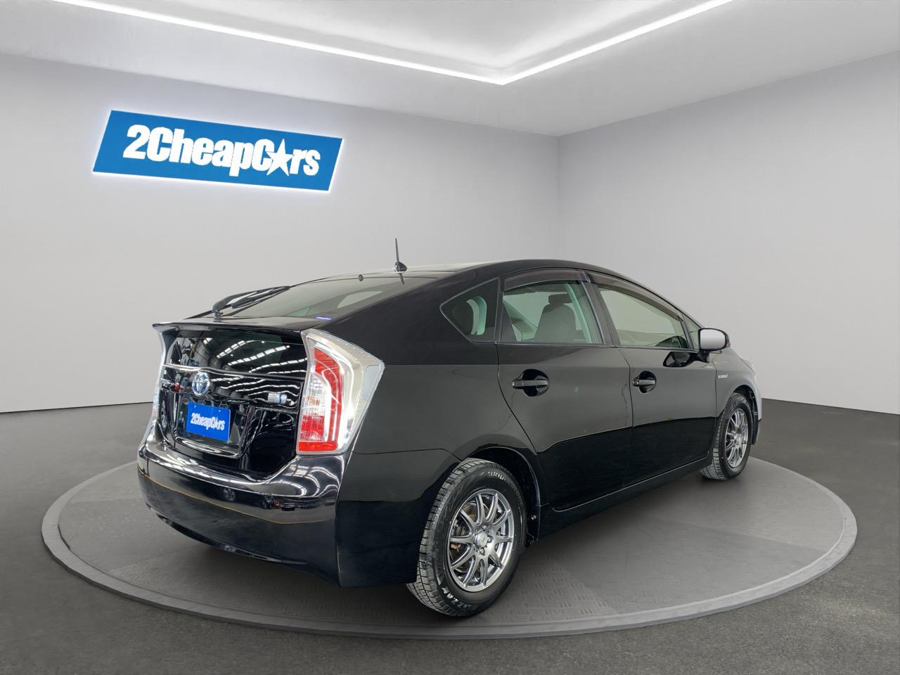 2014 Toyota Prius S Hatchback REVERSING CAMERA + PUSH BUTTON START + AUTO LIGHTS