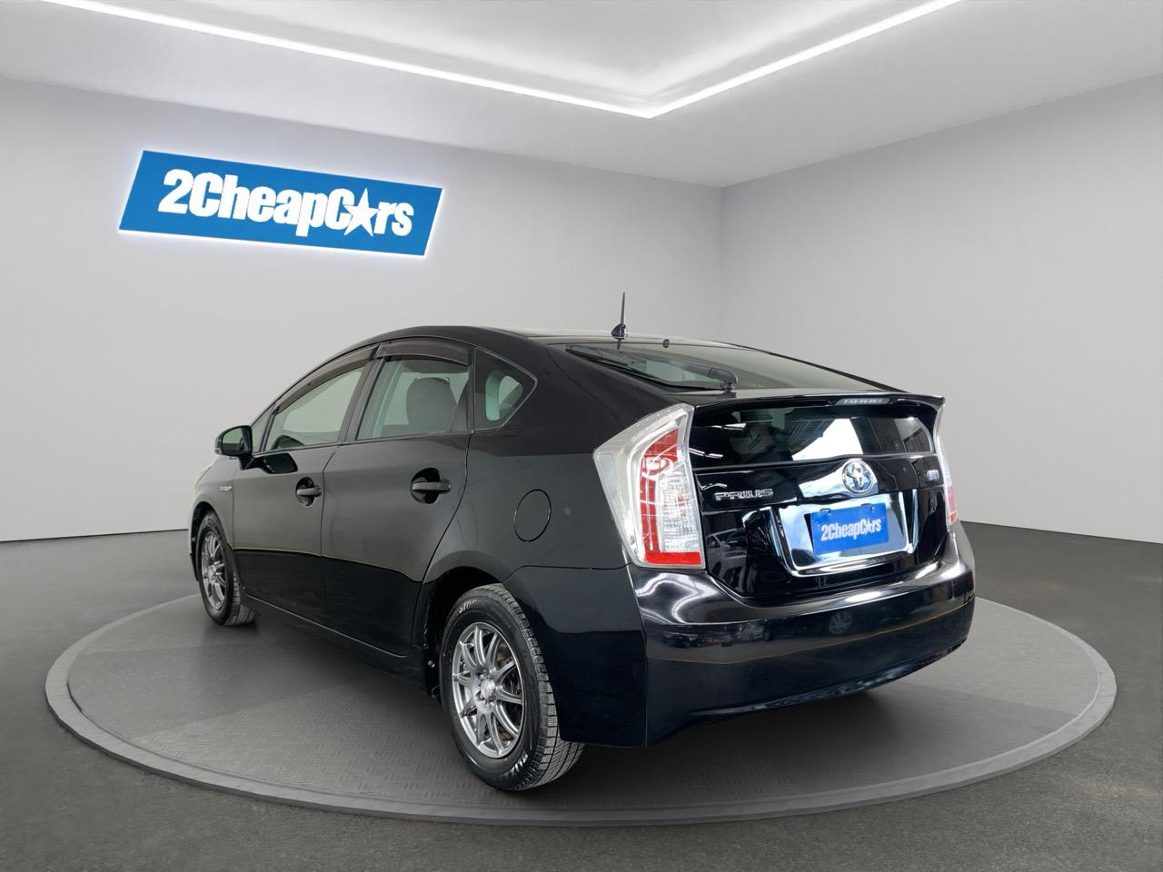 2014 Toyota Prius S Hatchback REVERSING CAMERA + PUSH BUTTON START + AUTO LIGHTS