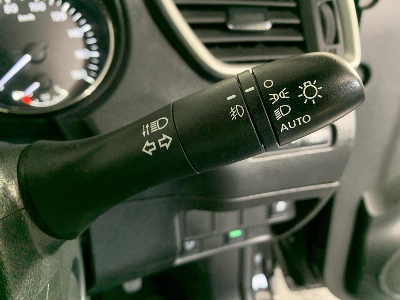 2016 Nissan X-TRAIL EMERGENCY BRAKE PKG 2.0X RV/SUV REVERSING CAMERA + HEATED SEATS +  AUTO LIGHTS