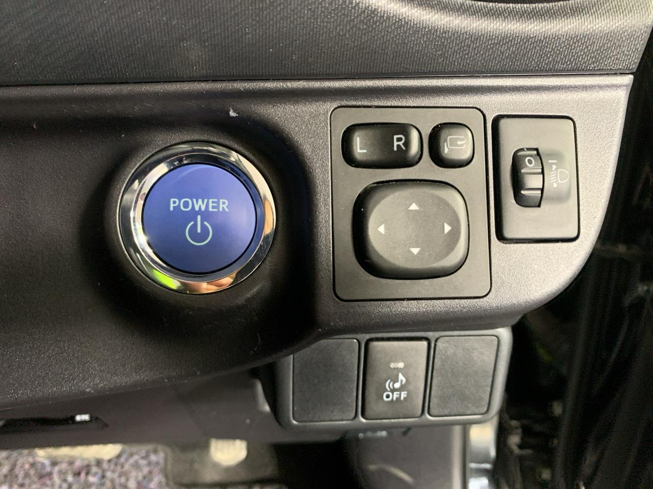 2015 Toyota Aqua X-URBAN Hatchback REVERSING CAMERA + PUSH BUTTON START + AUTO LIGHTS