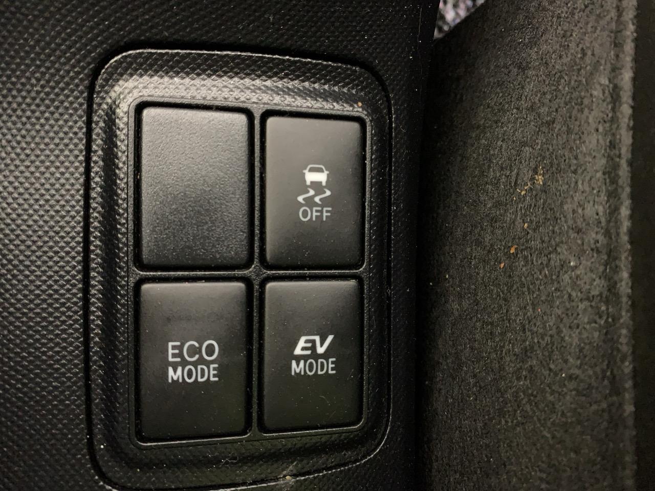 2015 Toyota Aqua X-URBAN Hatchback REVERSING CAMERA + PUSH BUTTON START + AUTO LIGHTS