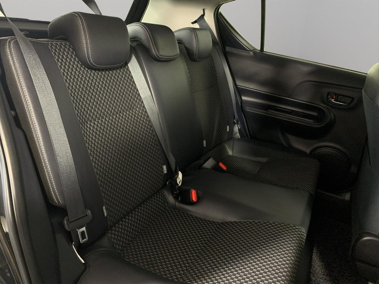 2015 Toyota Aqua X-URBAN Hatchback REVERSING CAMERA + PUSH BUTTON START + AUTO LIGHTS