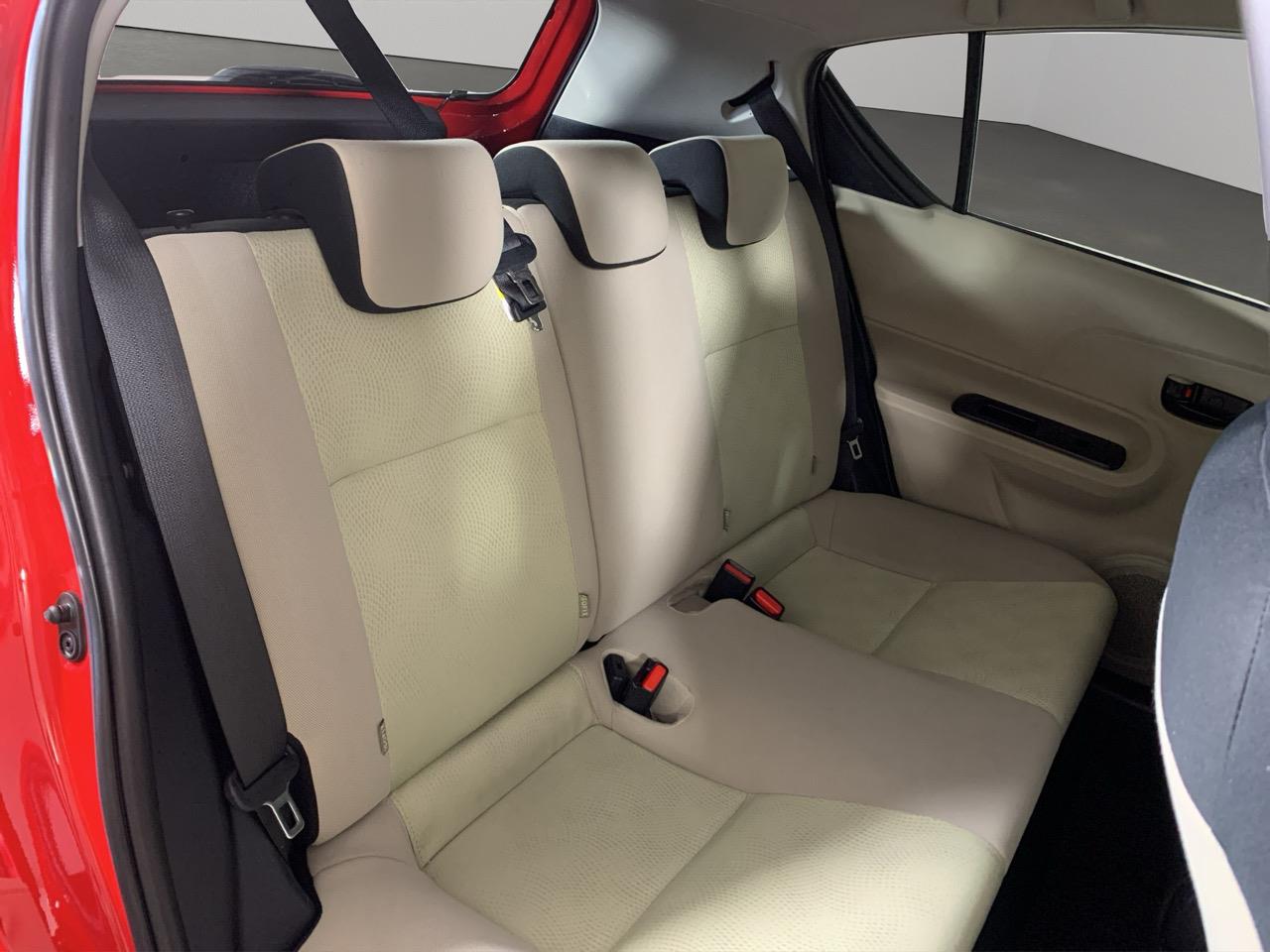 2012 Toyota Aqua S Hatchback LOW KMS + PUSH BUTTON START + AUTO LIGHTS 