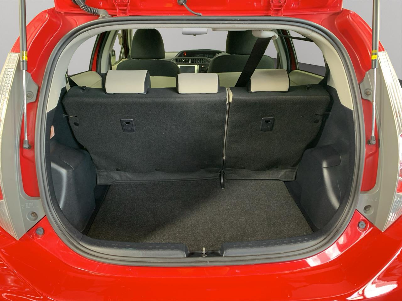 2012 Toyota Aqua S Hatchback LOW KMS + PUSH BUTTON START + AUTO LIGHTS 