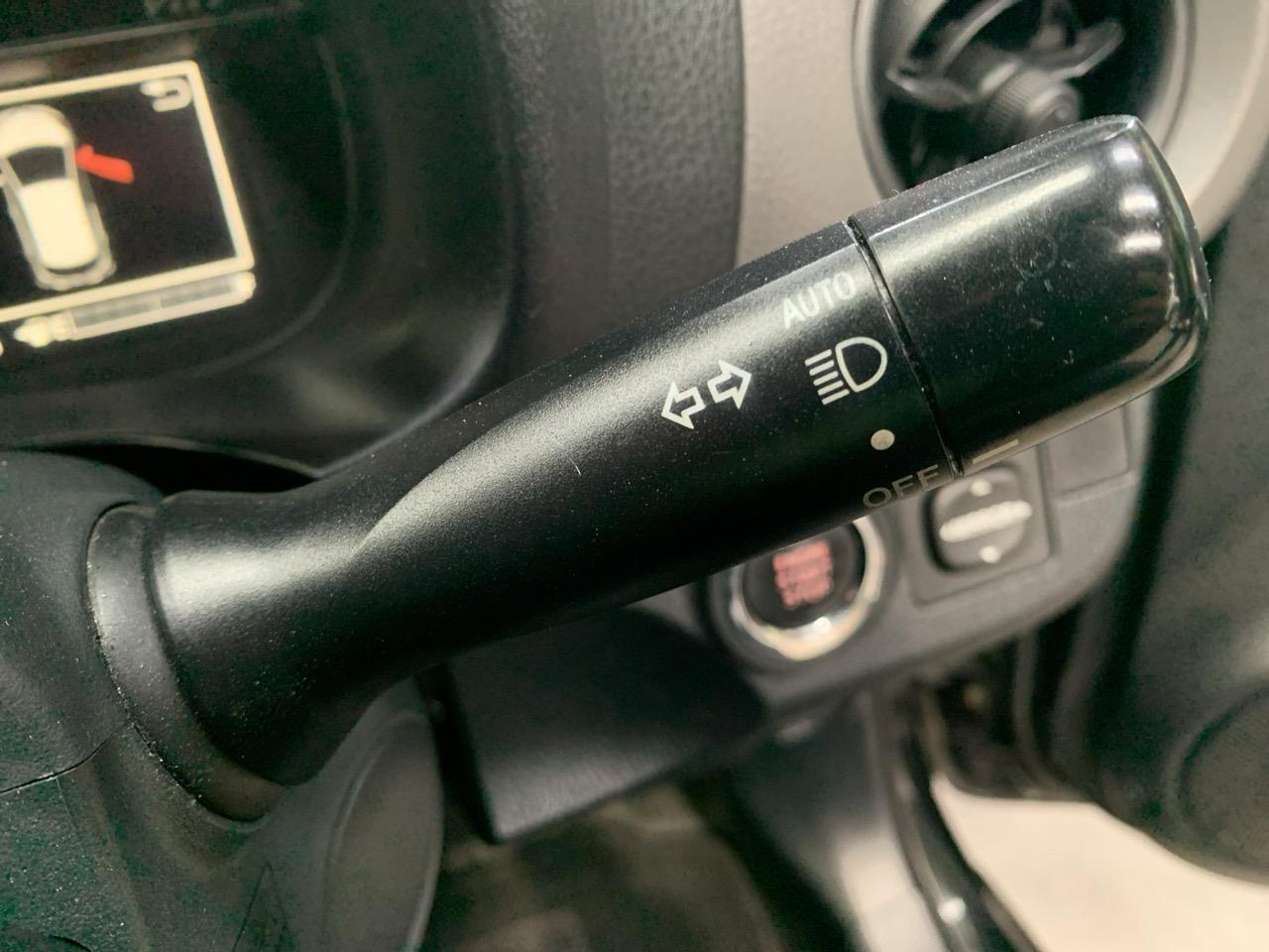 2015 Toyota Vitz Yaris S Hatchback PUSH BUTTON START + AUTO LIGHTS + REVERSING CAMERA