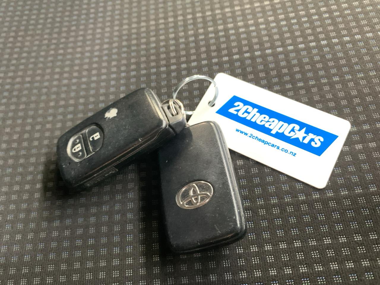 2015 Toyota Vitz Yaris S Hatchback PUSH BUTTON START + AUTO LIGHTS + REVERSING CAMERA