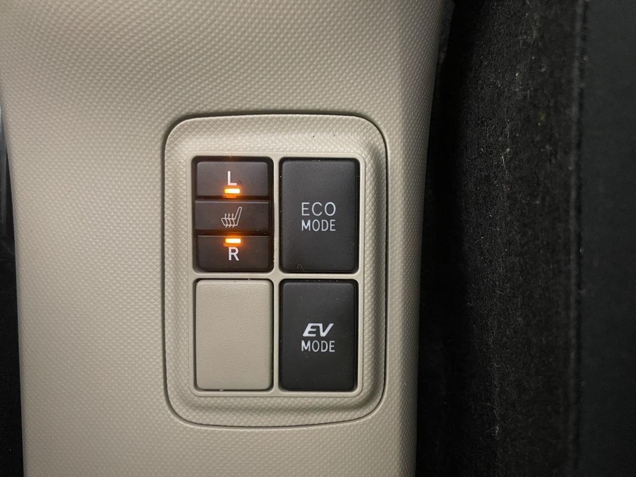 2013 Toyota Aqua G Hatchback REVERSING CAMERA + HEATED SEATS + PUSH START