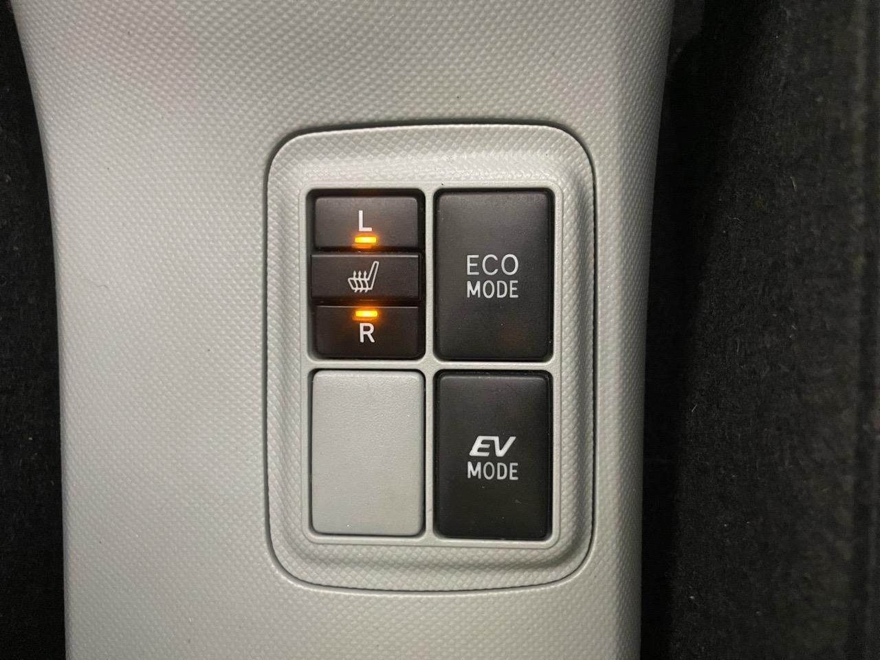 2012 Toyota Aqua G Hatchback REVERSING CAMERA + AUTO LIGHTS + HEATED SEATS