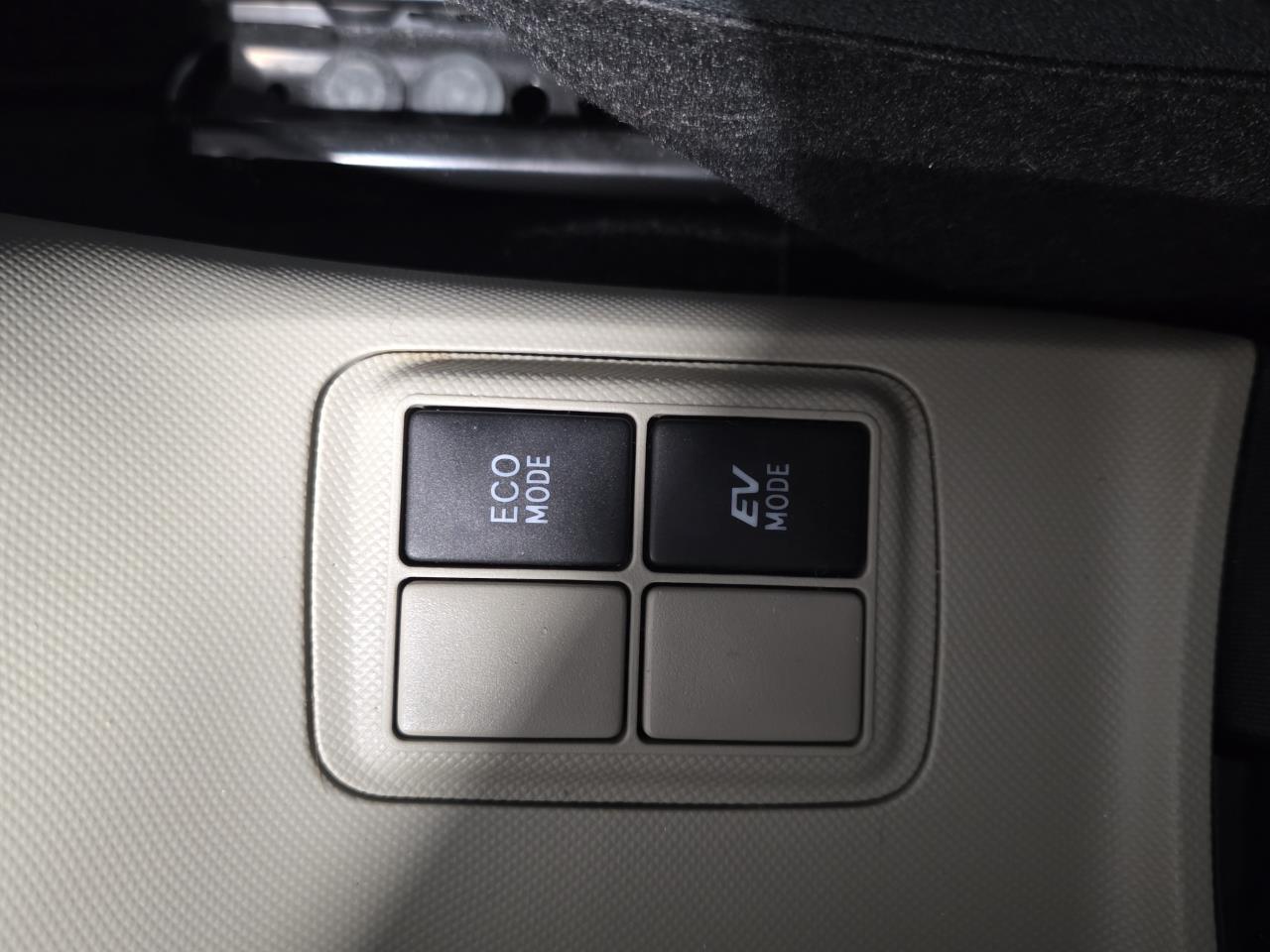 2013 Toyota Aqua G Hatchback PUSH SRART + AUTO LIGHTS