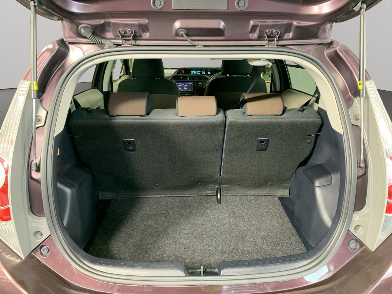 2014 Toyota Aqua G Hatchback LOW KMS + REVERSING CAMERA + AUTO LIGHTS