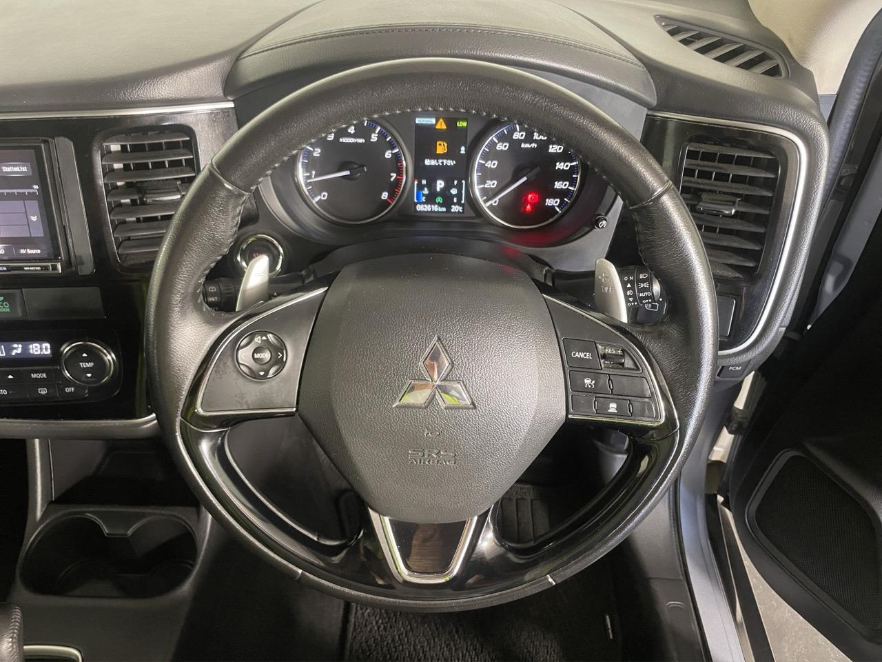 2016 Mitsubishi Outlander 24 G 4WD 7 Seater RV/SUV 4WD + REVERSING CAMERA + PUSH SRART 