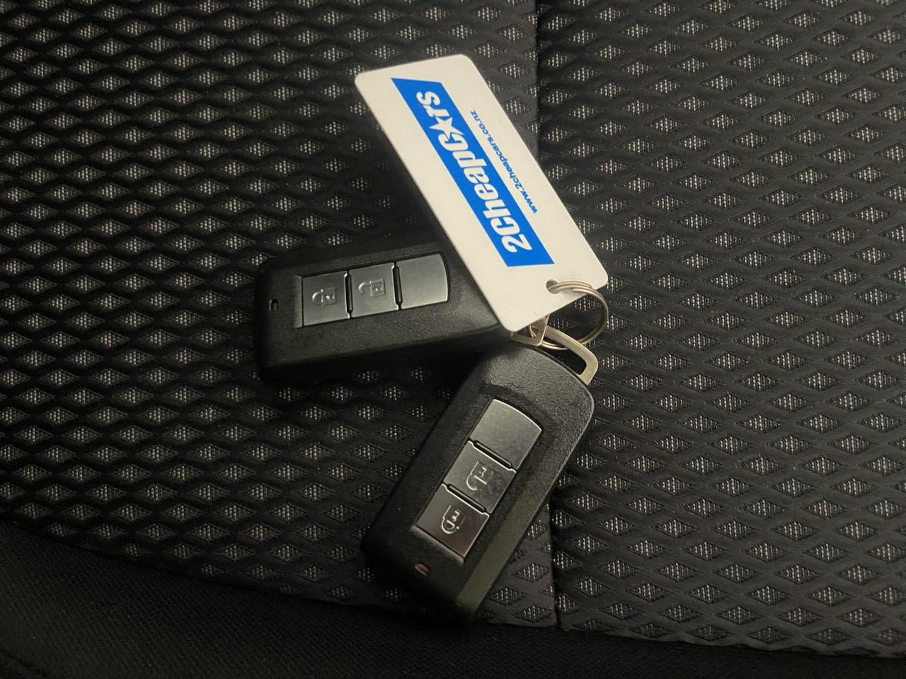 2016 Mitsubishi Outlander 24 G 4WD 7 Seater RV/SUV 4WD + REVERSING CAMERA + PUSH SRART 