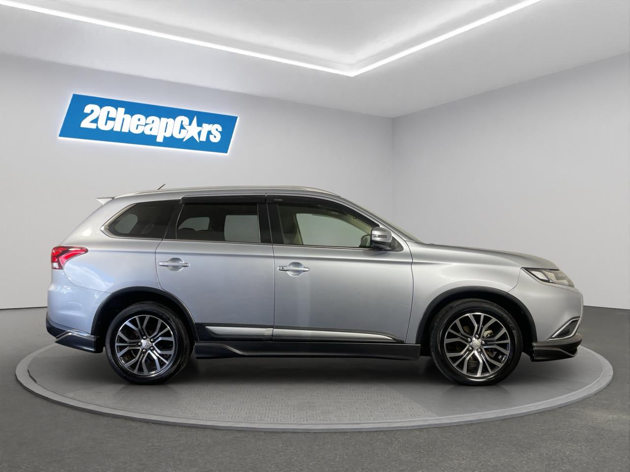 2016 Mitsubishi Outlander 24 G 4WD 7 Seater RV/SUV 4WD + REVERSING CAMERA + PUSH SRART 