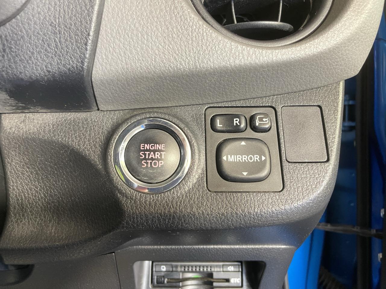 2015 Toyota Vitz F Hatchback AUTO LIGHTS + PUSH BUTTON START