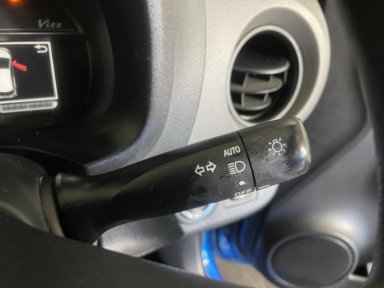 2015 Toyota Vitz F Hatchback AUTO LIGHTS + PUSH BUTTON START