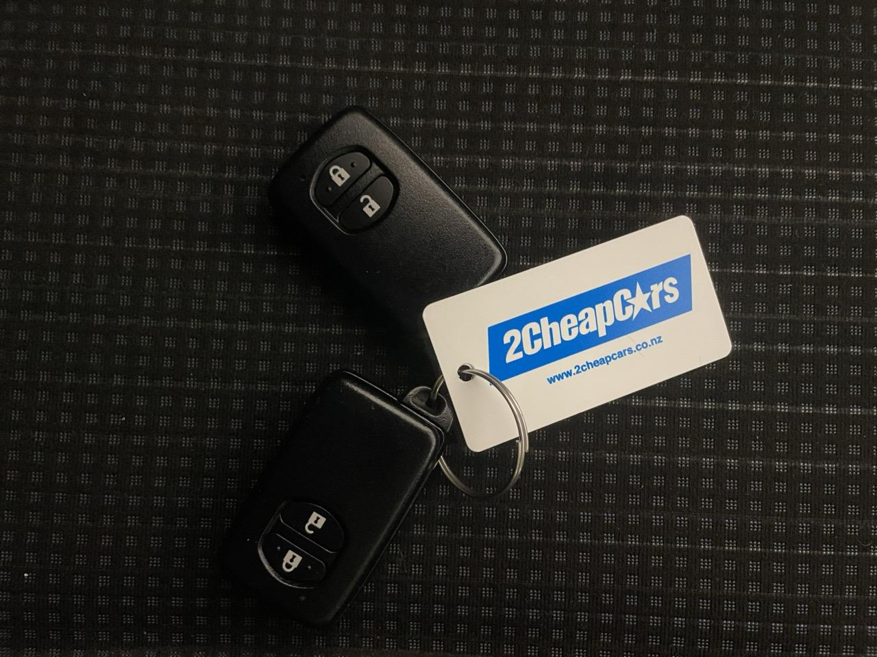 2015 Toyota Vitz F Hatchback AUTO LIGHTS + PUSH BUTTON START