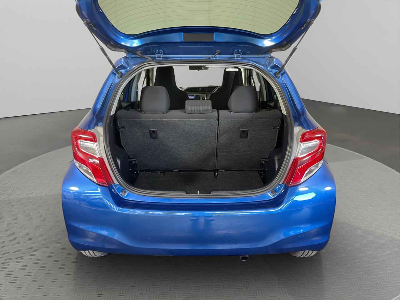 2015 Toyota Vitz F Hatchback AUTO LIGHTS + PUSH BUTTON START