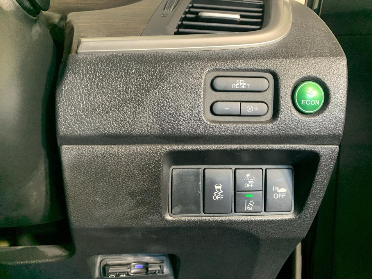 2017 Honda JADE HYBRID People Mover REVESING CAMERA + PUSH SRART + AUTO LIGHTS