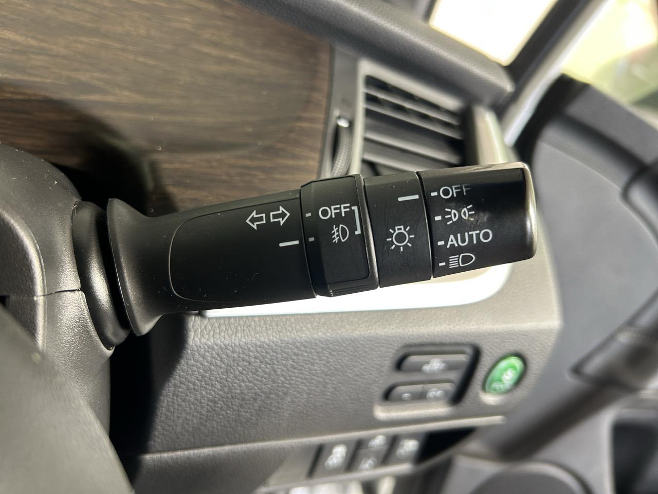 2016 Honda JADE HYBRID X People Mover REVERSING CAMERA + AUTO LIGHTS + PUSH BUTTON START