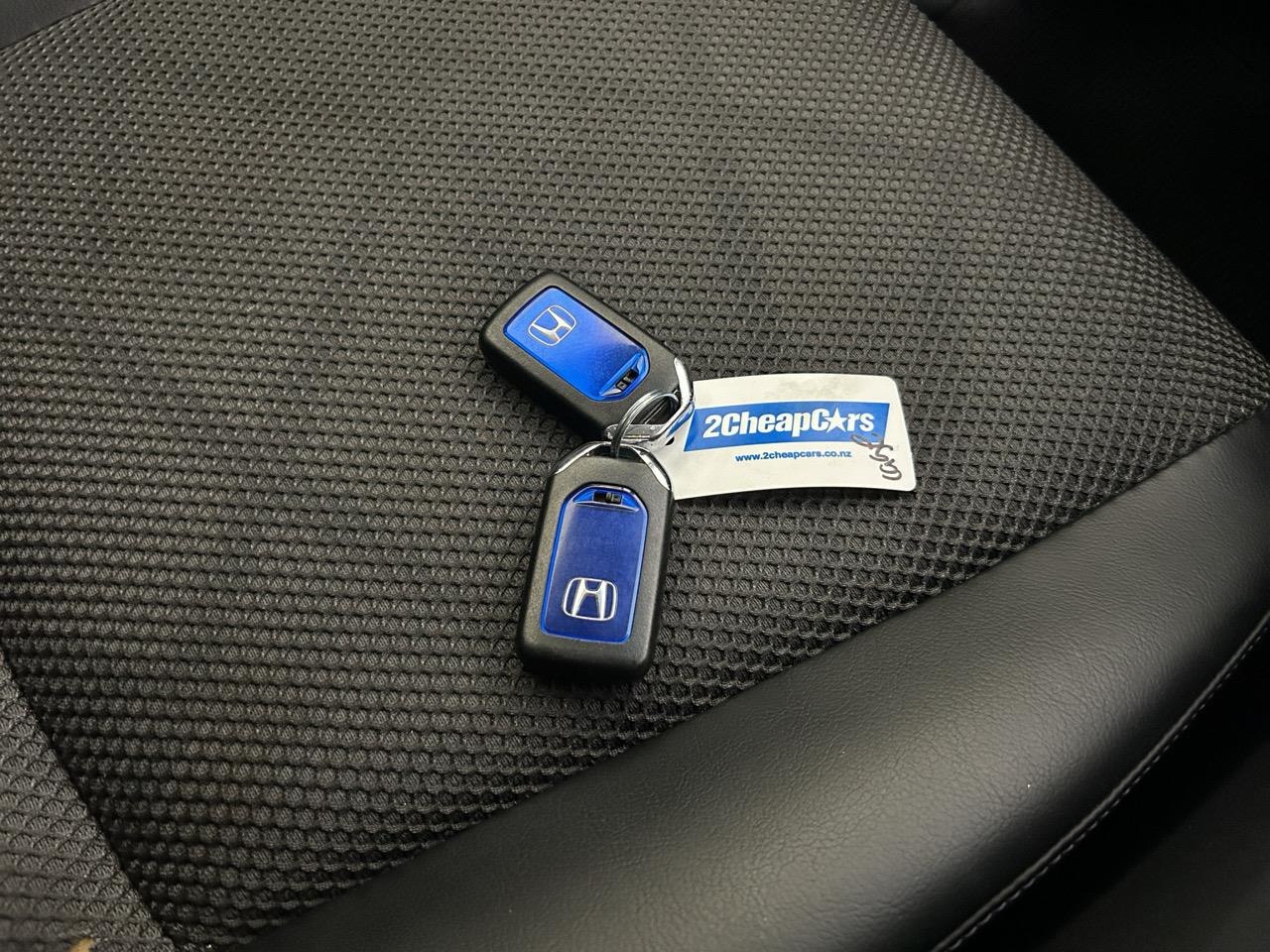 2016 Honda JADE HYBRID X People Mover REVERSING CAMERA + AUTO LIGHTS + PUSH BUTTON START