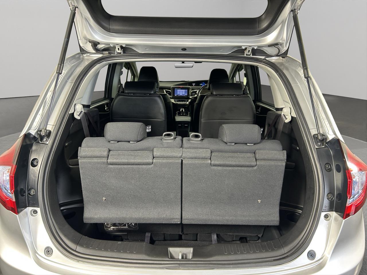 2016 Honda JADE HYBRID X People Mover REVERSING CAMERA + AUTO LIGHTS + PUSH BUTTON START