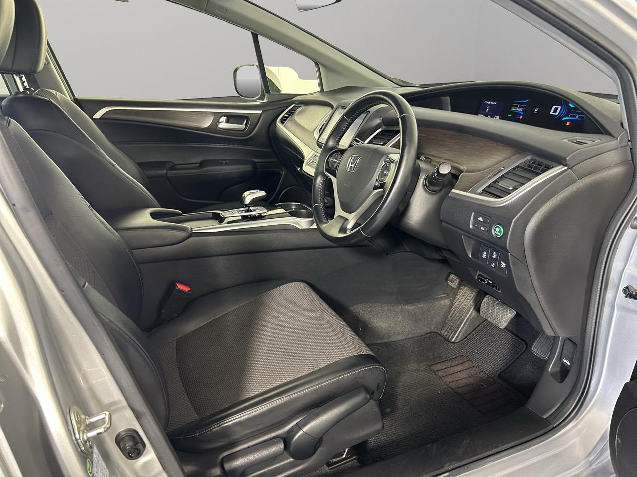 2016 Honda JADE HYBRID X People Mover REVERSING CAMERA + AUTO LIGHTS + PUSH BUTTON START