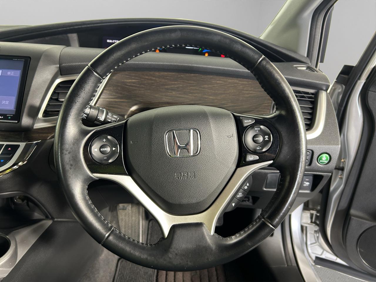 2016 Honda JADE HYBRID X People Mover REVERSING CAMERA + AUTO LIGHTS + PUSH BUTTON START