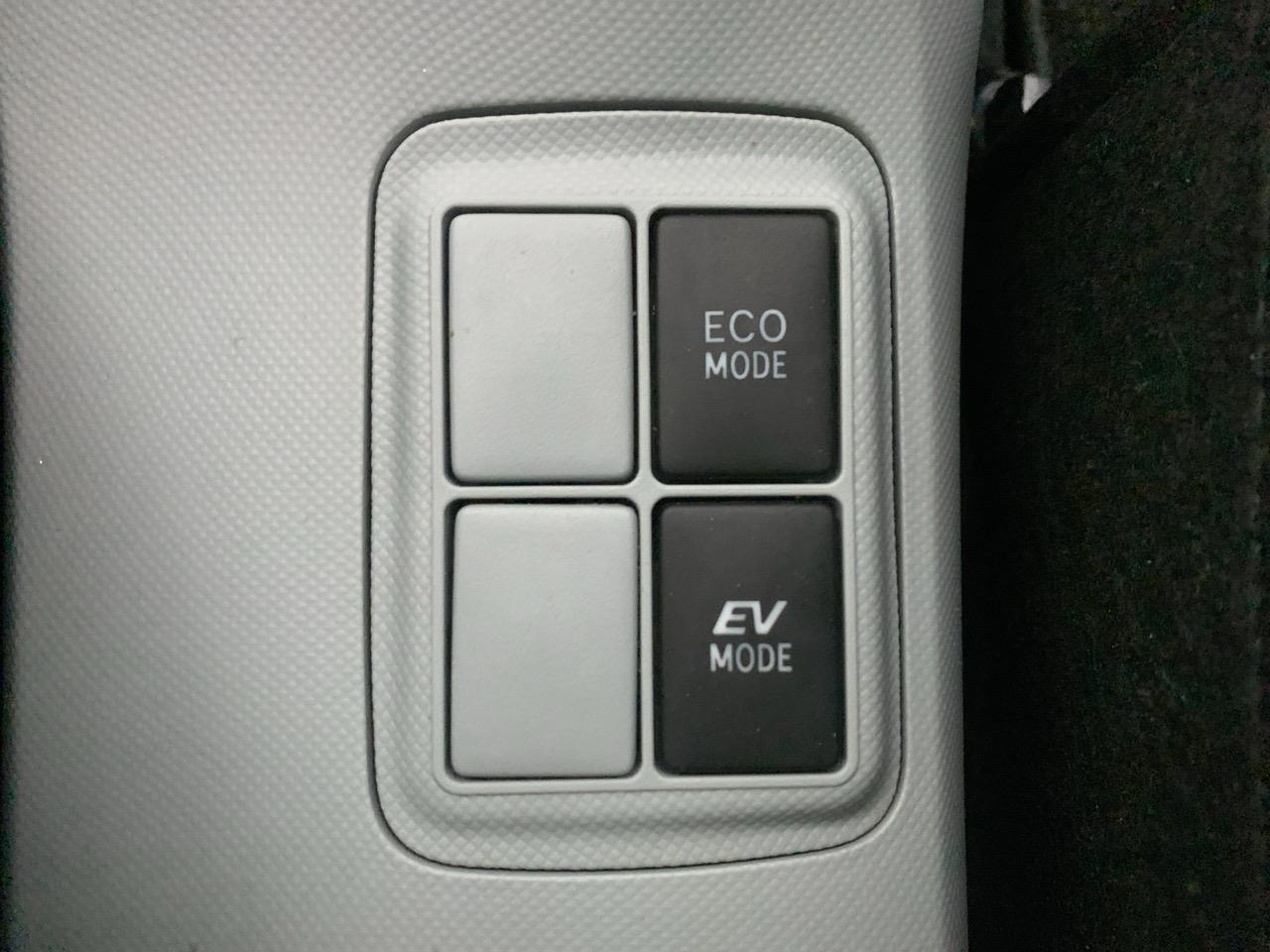 2013 Toyota Aqua S Hatchback REVERSING CAMERA + PUSH BUTTON START + AUTO LIGHTS