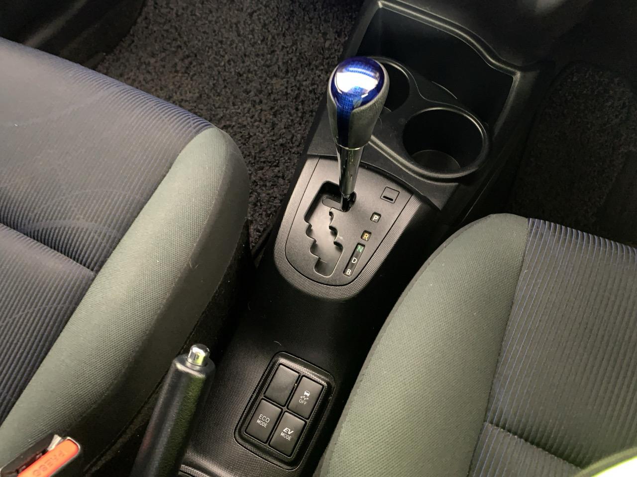 2015 Toyota Aqua Facelift Model S Hatchback GREAT SPACE + PUSH START + REVERSING CAMERA