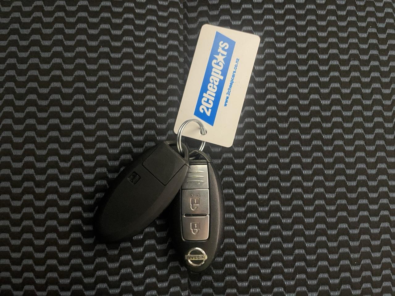 2015 Nissan Note X DIG- S Hatchback LOW KMS + REVERSING CAMERA + AUTO LIGHTS