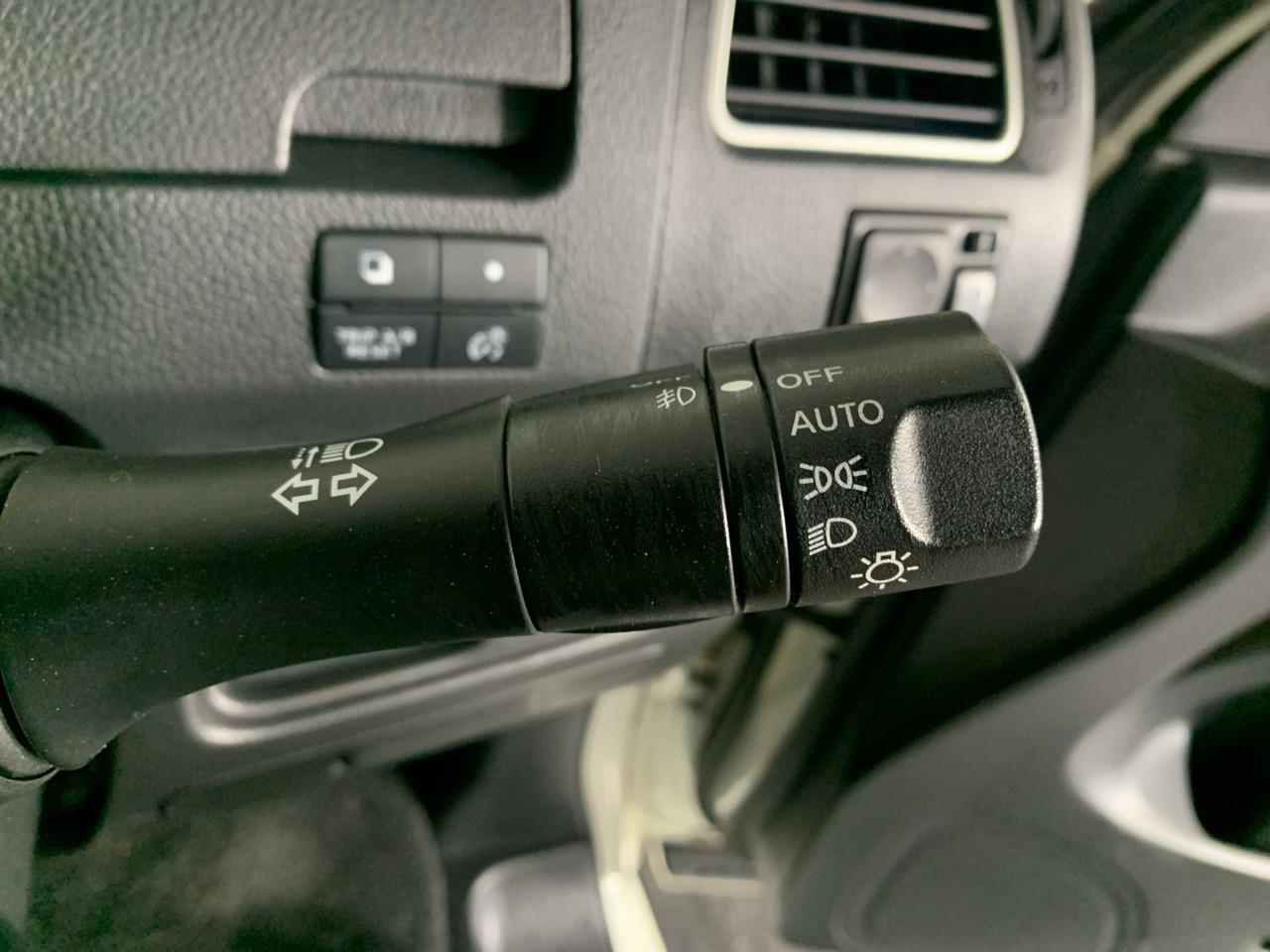 2014 Nissan Serena Hybrid Highway Star People Mover REVERSING CAMERA + POWER SLIDING DOORS