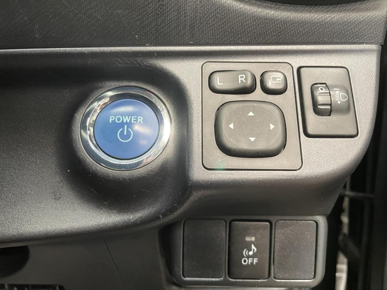 2015 Toyota Aqua X-URBAN Hatchback REVERSING CAMERA + AUTO LIGHTS + PUSH BUTTON START