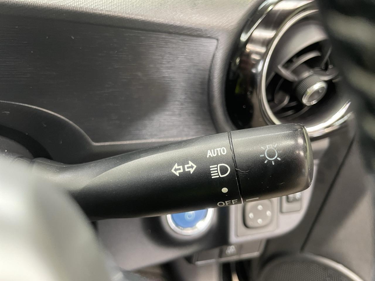 2015 Toyota Aqua X-URBAN Hatchback REVERSING CAMERA + AUTO LIGHTS + PUSH BUTTON START