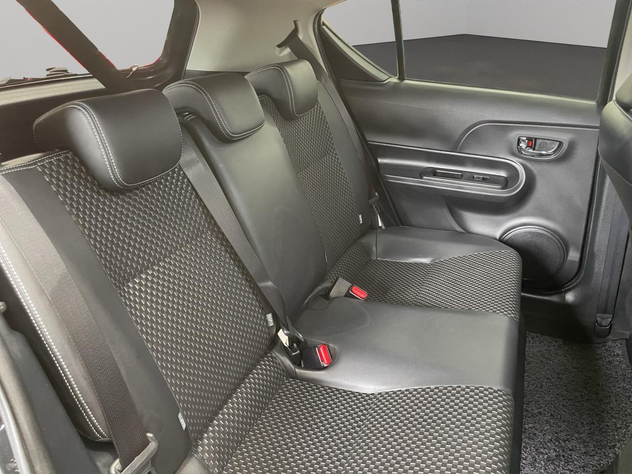 2015 Toyota Aqua X-URBAN Hatchback REVERSING CAMERA + AUTO LIGHTS + PUSH BUTTON START