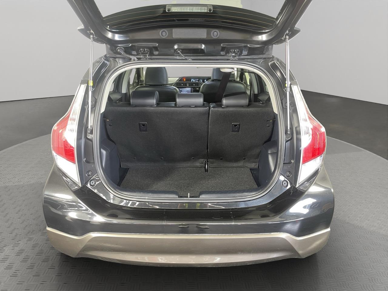 2015 Toyota Aqua X-URBAN Hatchback REVERSING CAMERA + AUTO LIGHTS + PUSH BUTTON START