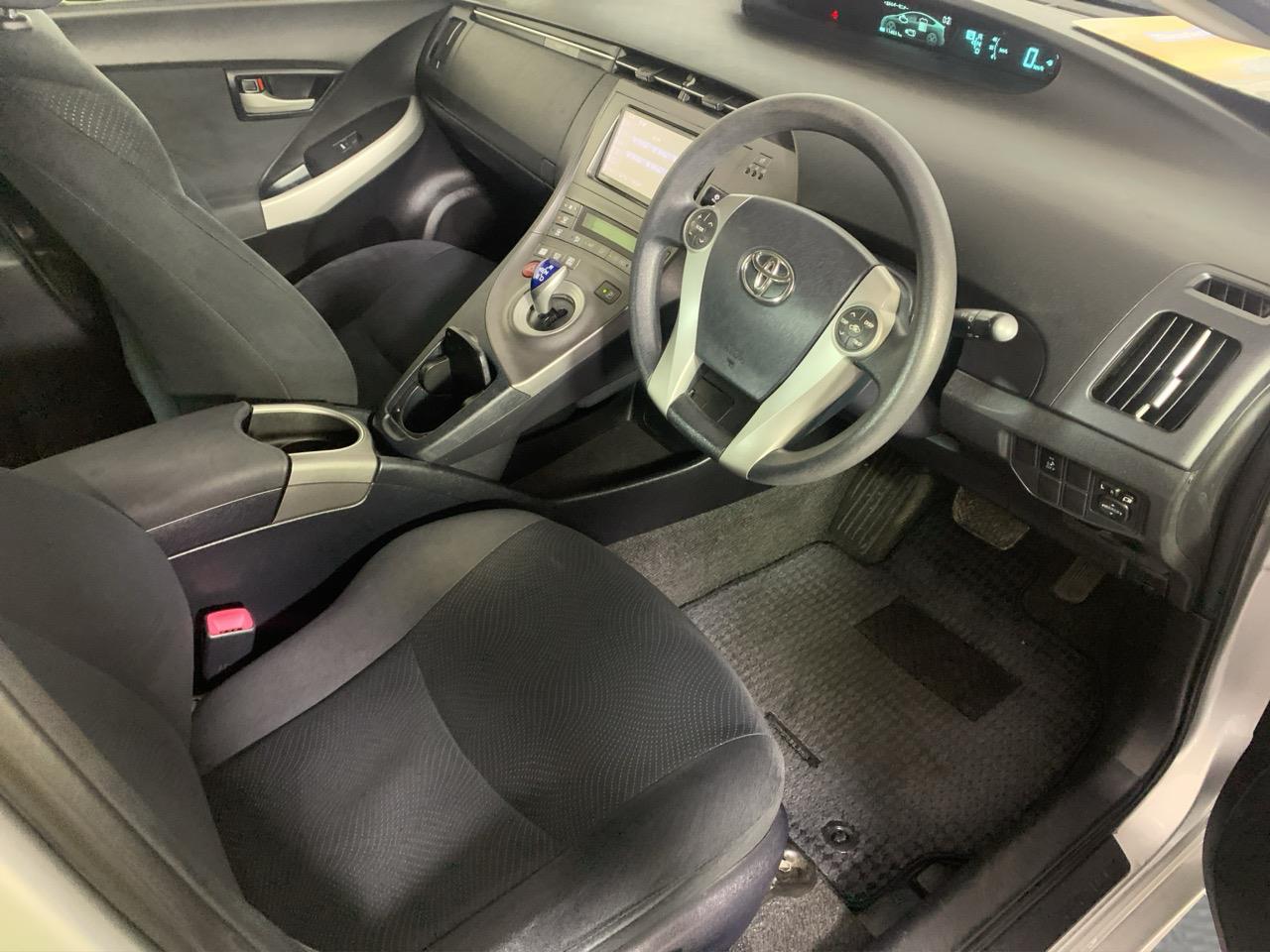 2013 Toyota Prius S Hatchback PUSH BUTTON START + AUTO LIGHTS + REVERSING CAMERA