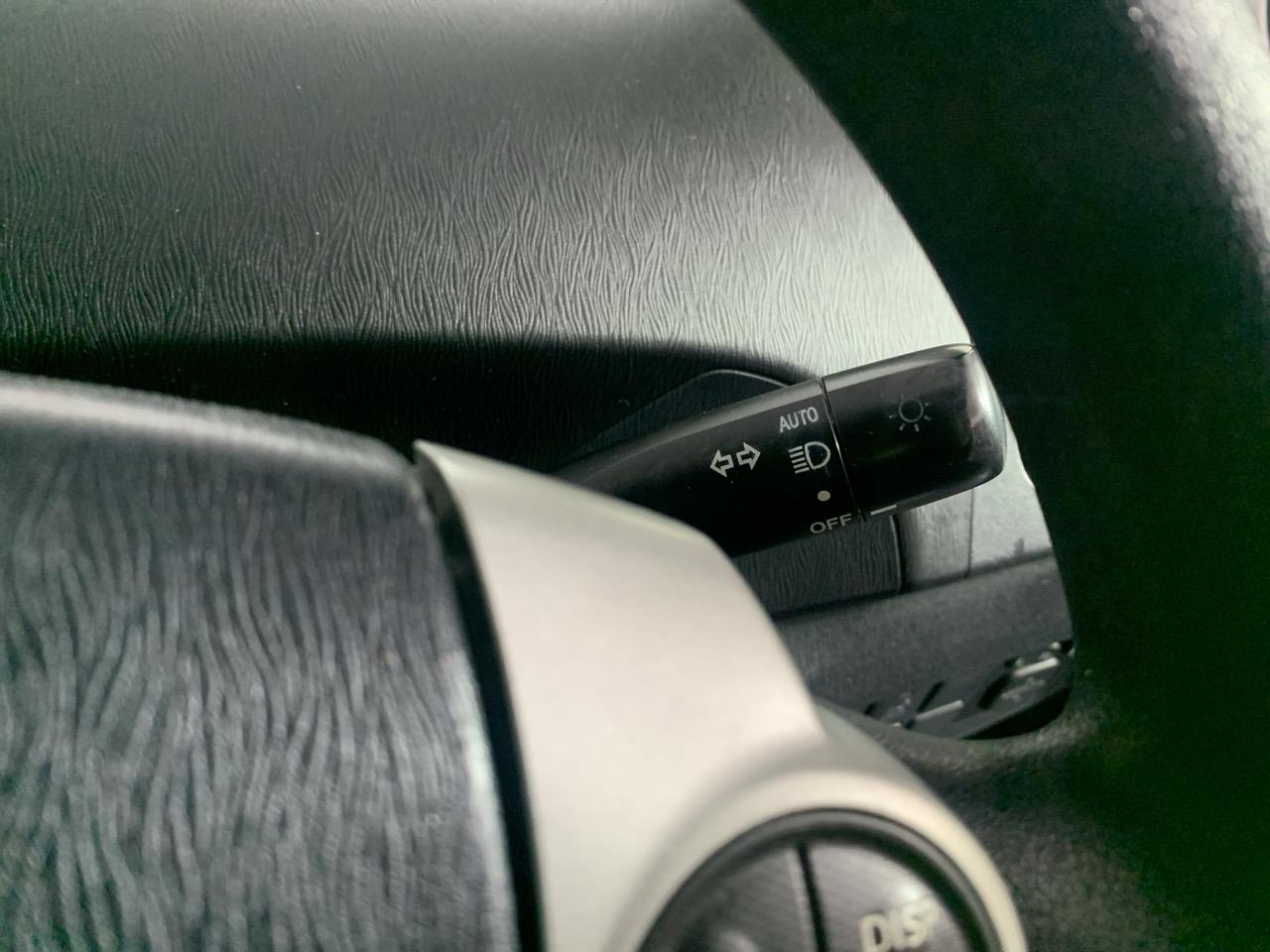 2013 Toyota Prius S Hatchback PUSH BUTTON START + AUTO LIGHTS + REVERSING CAMERA